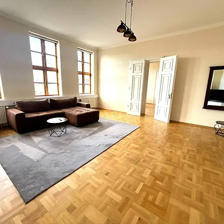 Markt Eins Salonwohnung * Schoppenstedt